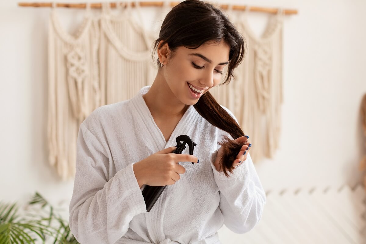 Faça você mesma: aprenda a manter os cuidados com o cabelo sem sair de casa