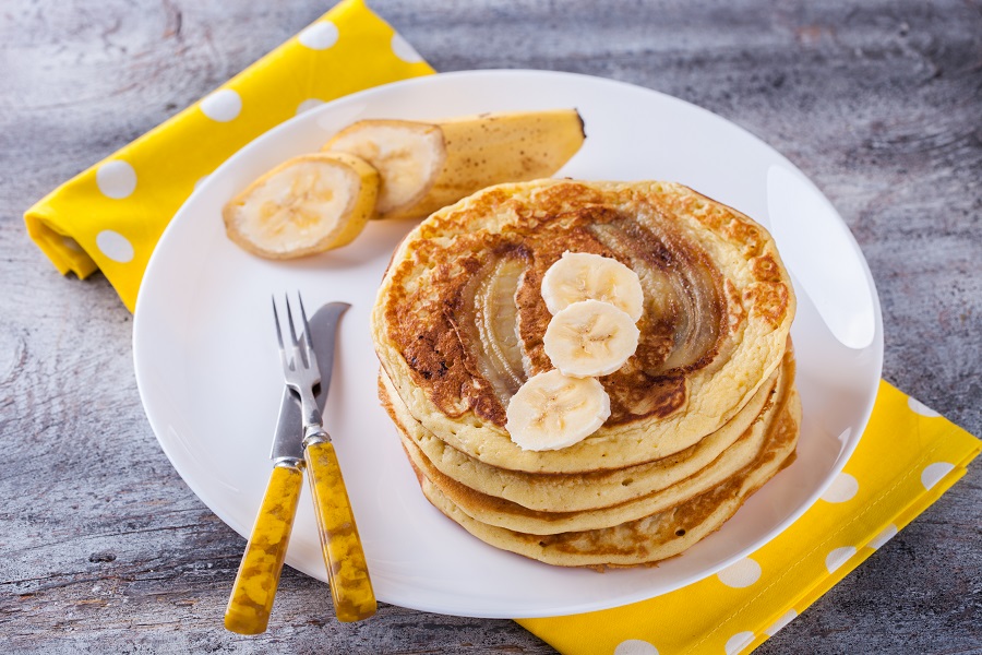 Panqueca de banana com aveia para o café da manhã